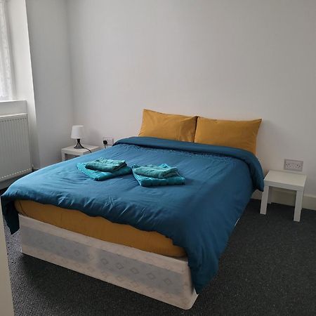 Lovely 2-Bed Fully Refurbished House In London Villa Exterior foto