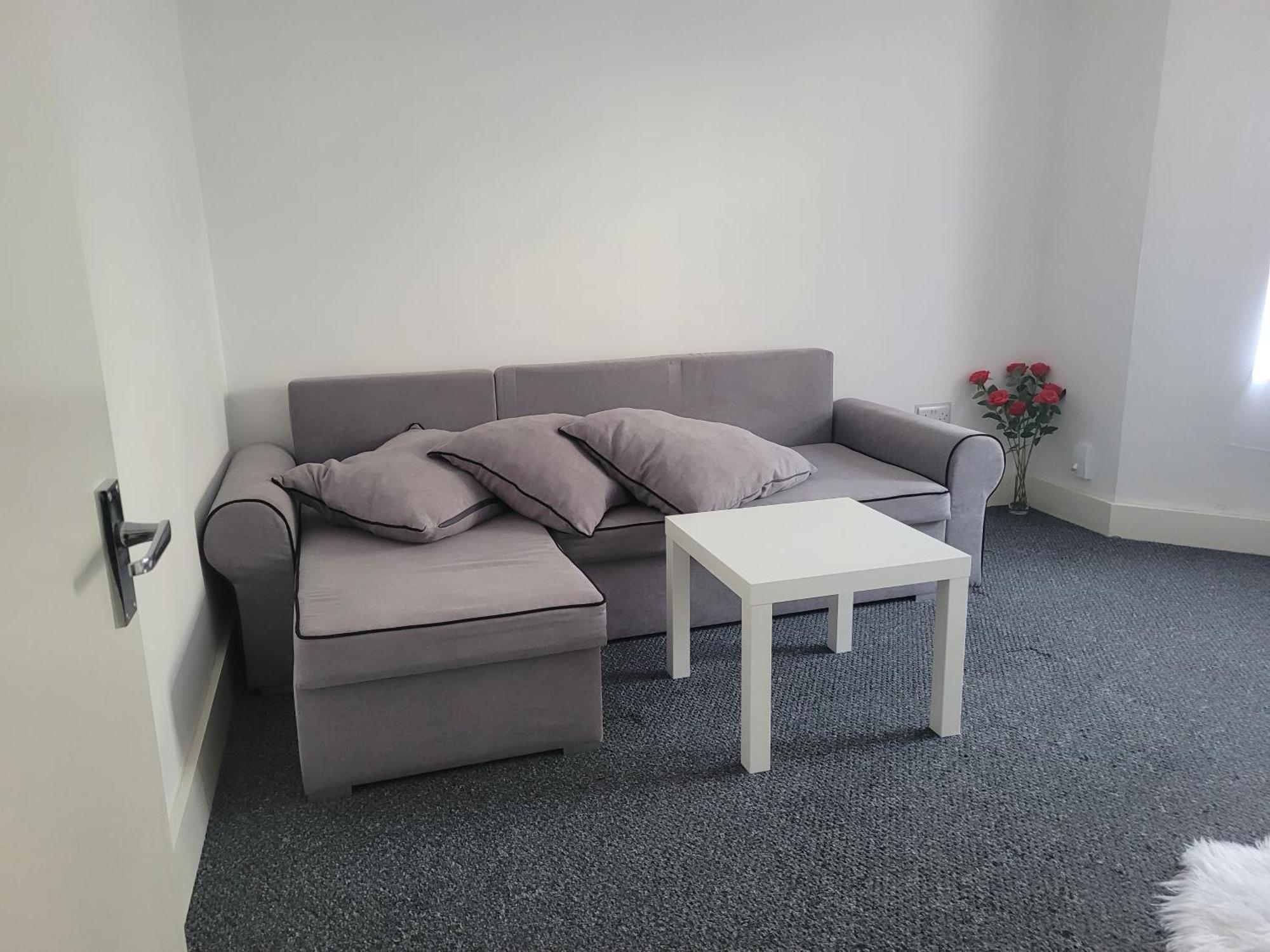 Lovely 2-Bed Fully Refurbished House In London Villa Exterior foto