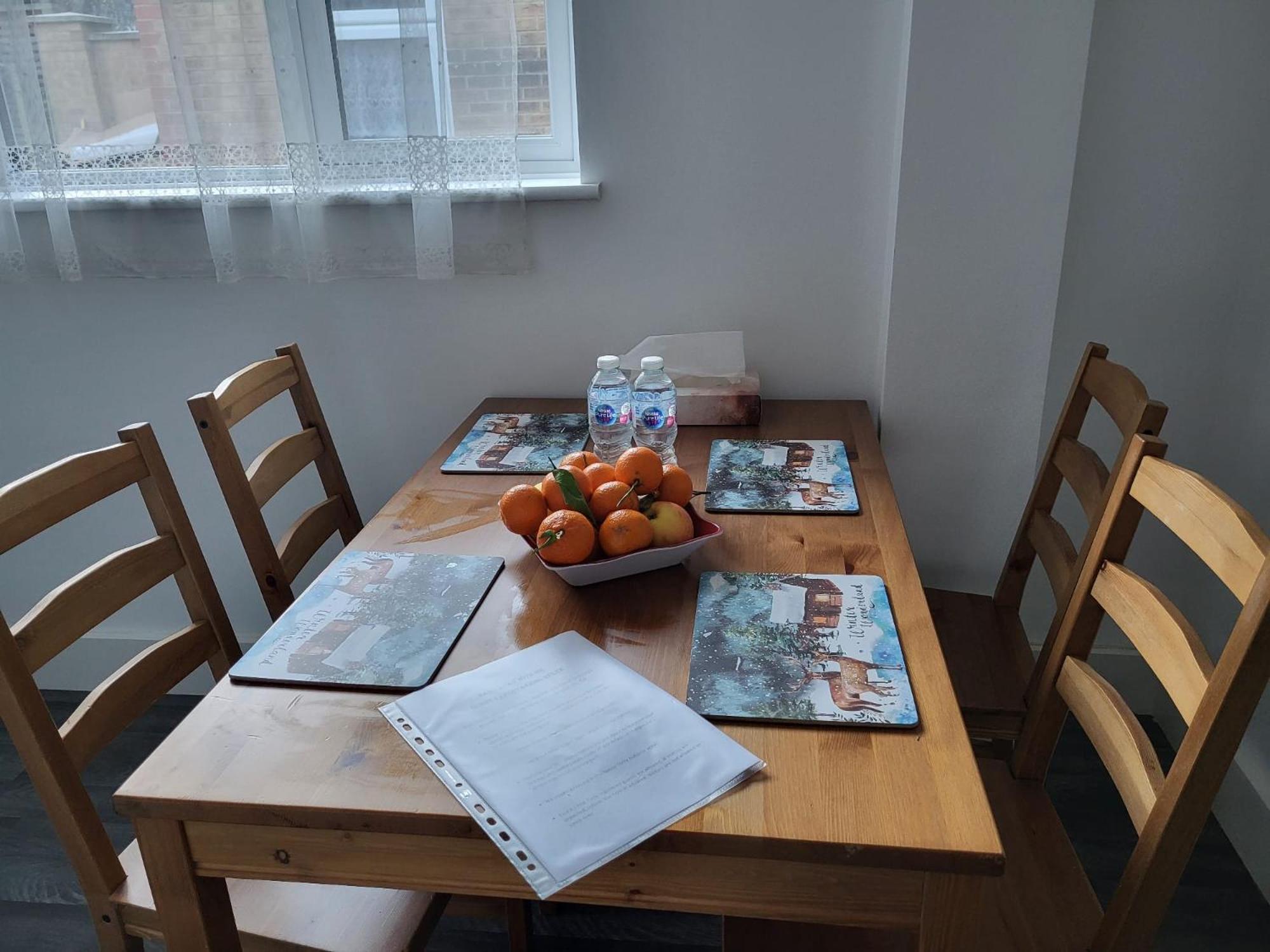 Lovely 2-Bed Fully Refurbished House In London Villa Exterior foto