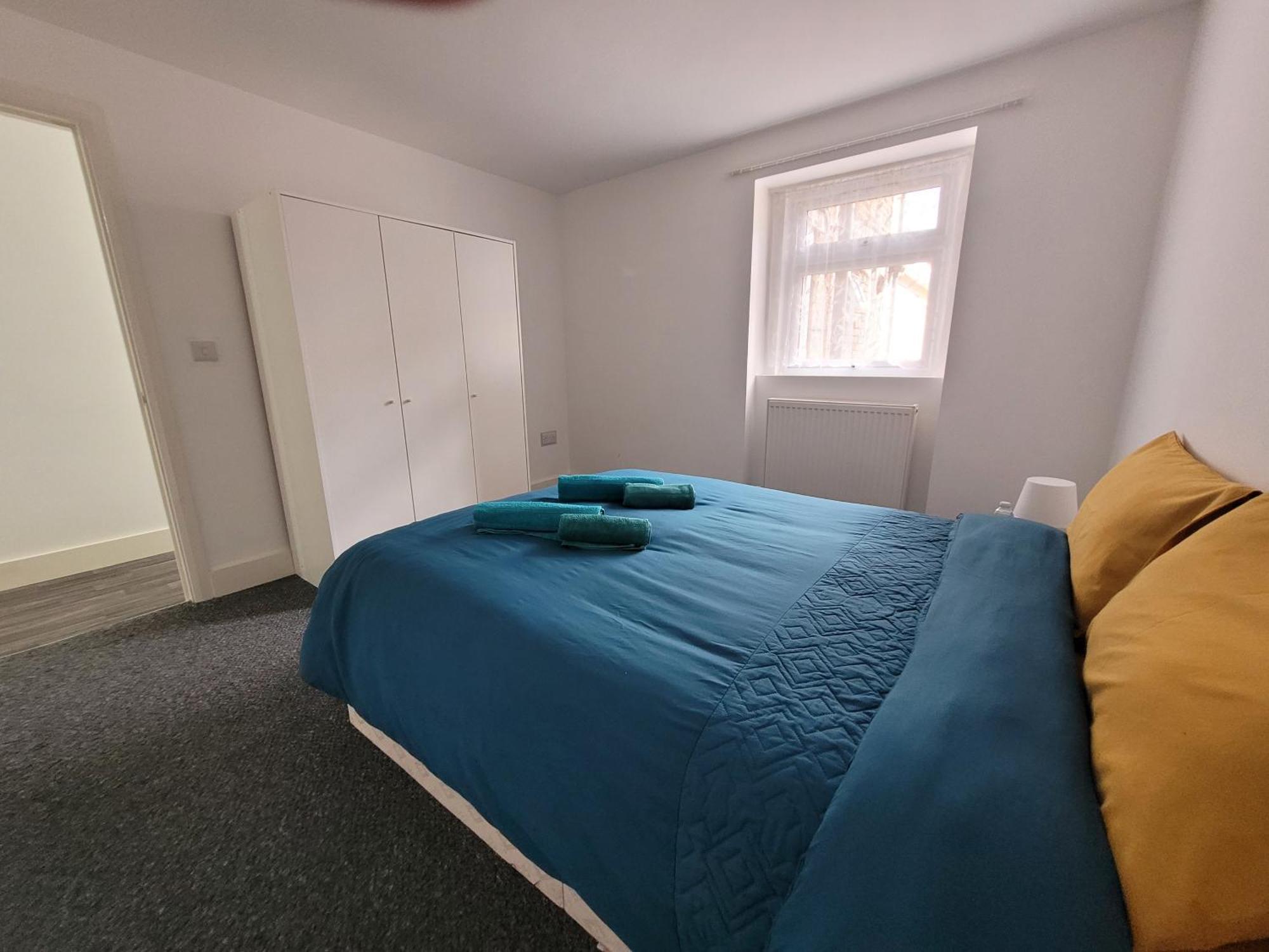 Lovely 2-Bed Fully Refurbished House In London Villa Exterior foto