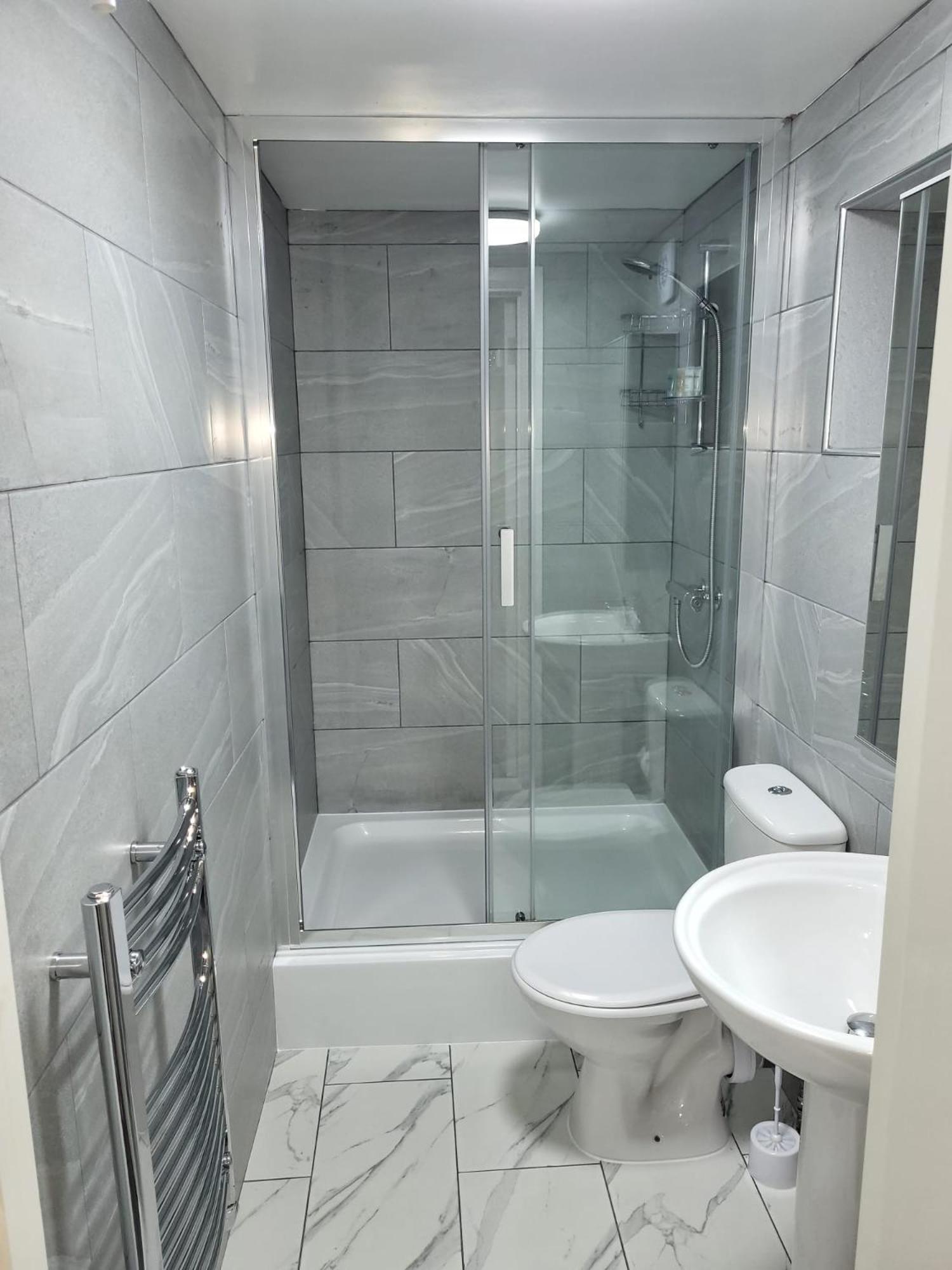 Lovely 2-Bed Fully Refurbished House In London Villa Exterior foto