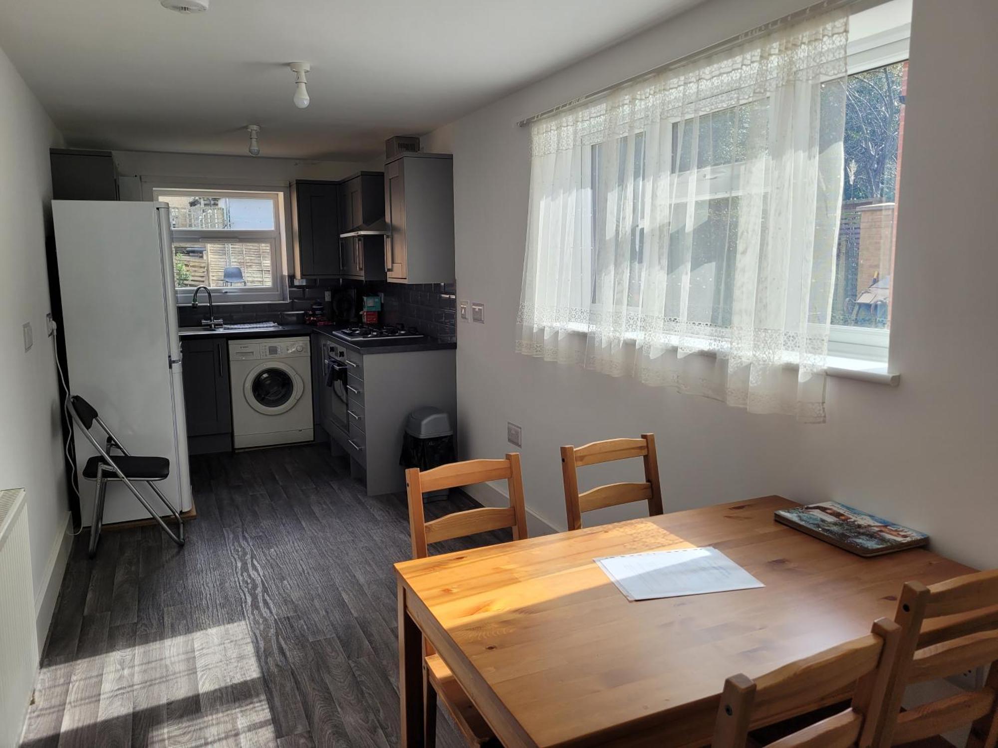Lovely 2-Bed Fully Refurbished House In London Villa Exterior foto